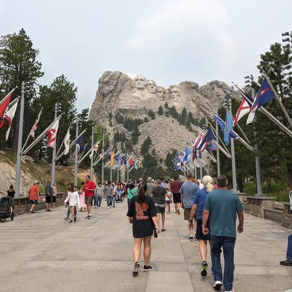 Walk to Mount Rushmore